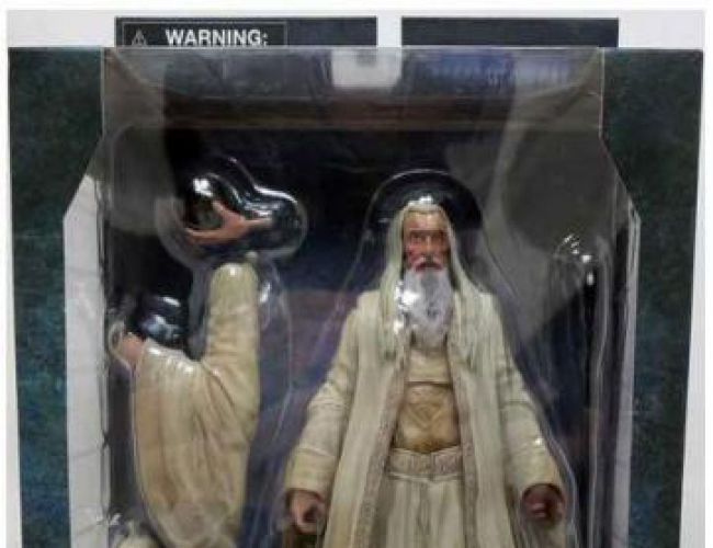 LORD OF THE RINGS DELUXE FIGURE - SARUMAN