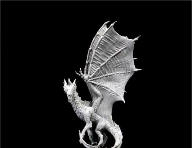 UNPAINTED MINIS: YOUNG SILVER DRAGON